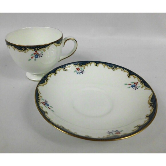 Wedgwood Chartley Cup and Saucer Set Bone China England Leigh Shape Coffee Tea - Picture 2 of 6